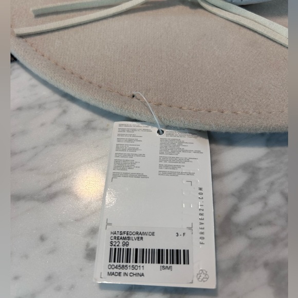 Forever 21 day hat - Picture 3 of 4